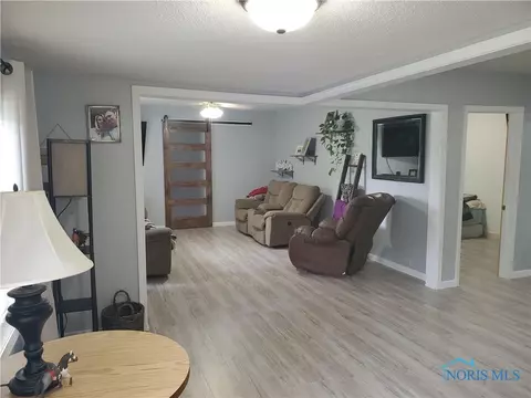 424 W Maple St, Deshler, OH 43516 photo 3