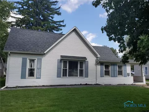 424 W Maple St, Deshler, OH 43516 photo 1
