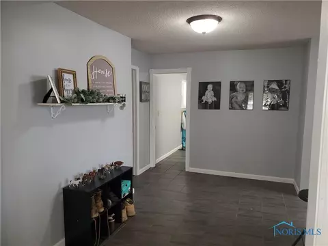 424 W Maple St, Deshler, OH 43516 photo 9