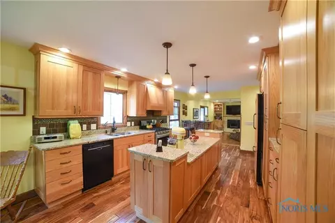 880 Maple Ln, Waterville, OH 43566 photo 12
