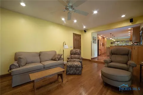 880 Maple Ln, Waterville, OH 43566 photo 7