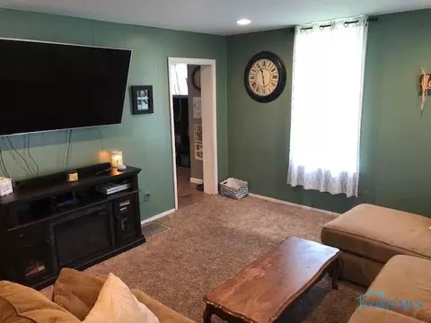 209 E 8th St, Sycamore, OH 44882 photo 3