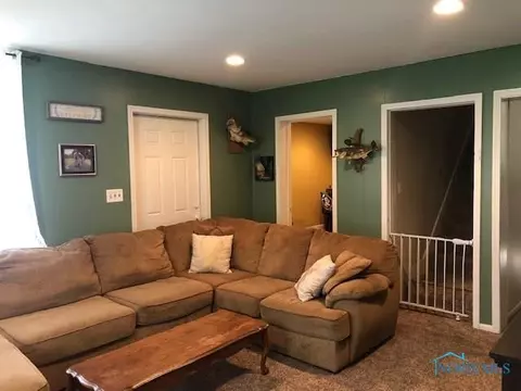 209 E 8th St, Sycamore, OH 44882 photo 1