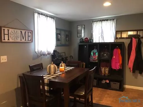 209 E 8th St, Sycamore, OH 44882 photo 4