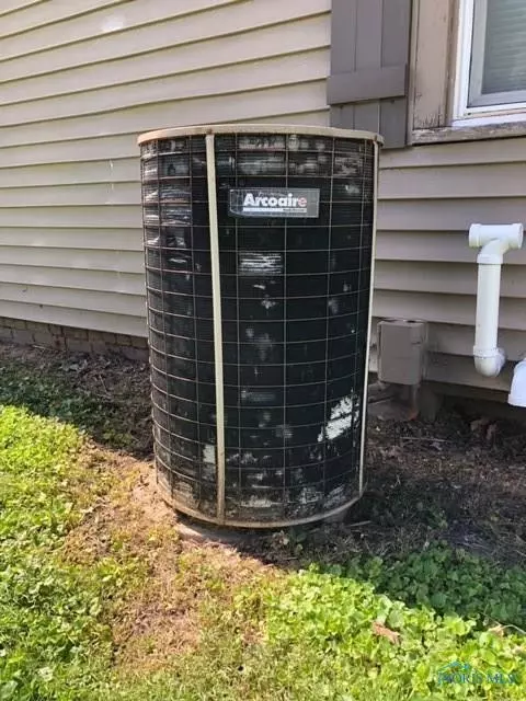 209 E 8th St, Sycamore, OH 44882 photo 17