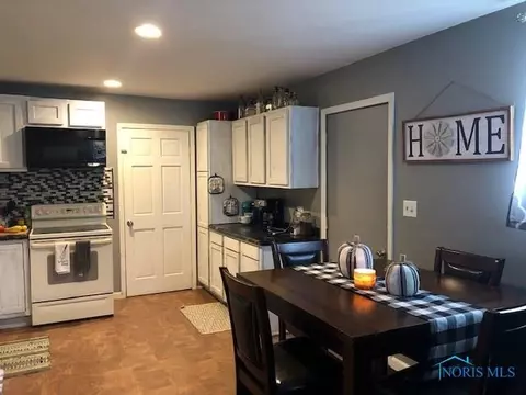 209 E 8th St, Sycamore, OH 44882 photo 8