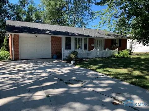 210 John St, Bryan, OH 43506 photo 2