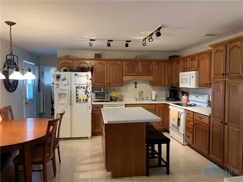 210 John St, Bryan, OH 43506 photo 5