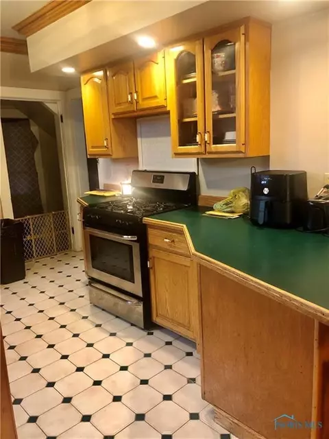 907 W High St, Bryan, OH 43506 photo 10