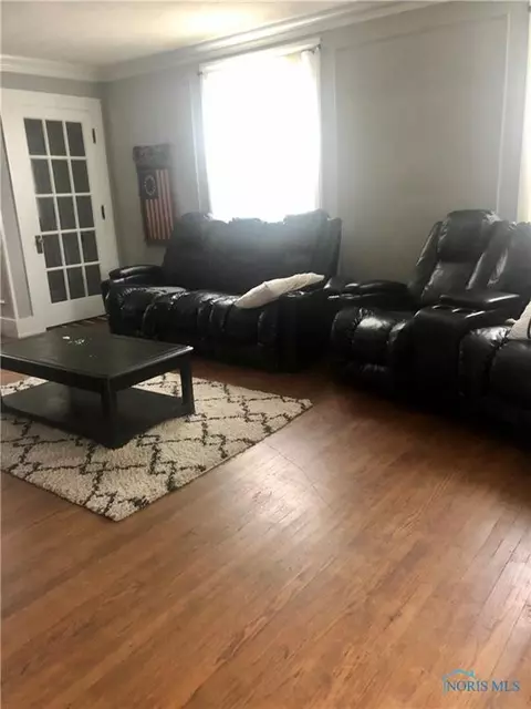 907 W High St, Bryan, OH 43506 photo 3