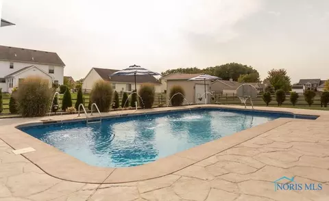 7043 Saddleback Rd, Maumee, OH 43537 photo 3