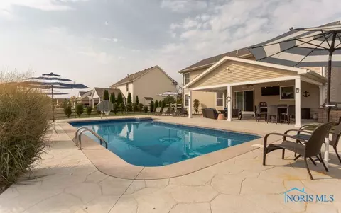 7043 Saddleback Rd, Maumee, OH 43537 photo 1