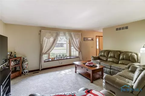 2318 Springmill Rd, Findlay, OH 45840 photo 3