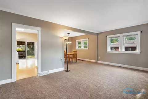 5833 Chippewa Rd, Toledo, OH 43613 photo 7