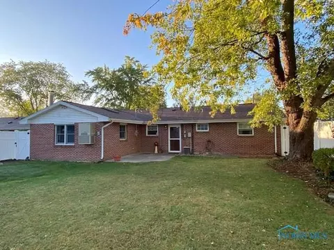 326 W Perry St, Bryan, OH 43506 photo 4