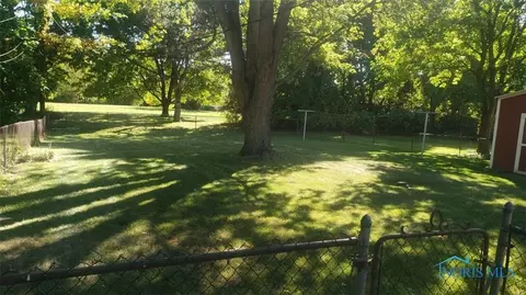208 Independence Rd, Toledo, OH 43607 photo 3