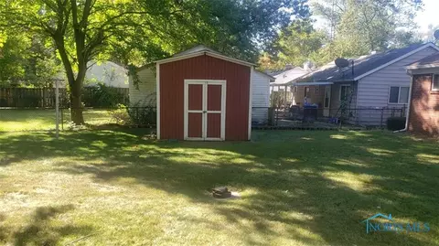 208 Independence Rd, Toledo, OH 43607 photo 5