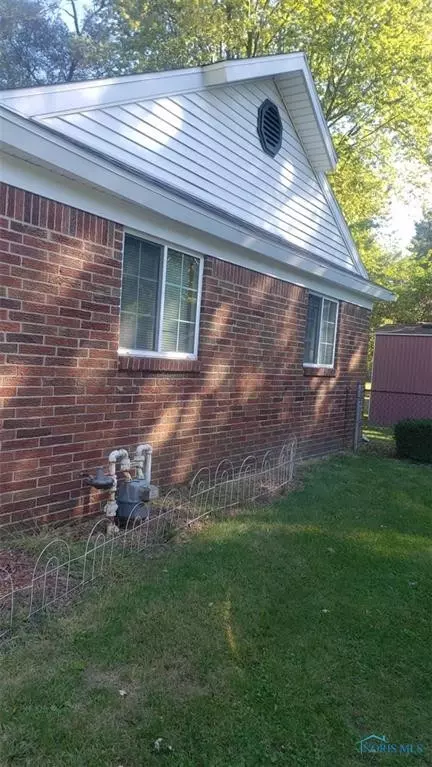 208 Independence Rd, Toledo, OH 43607 photo 2