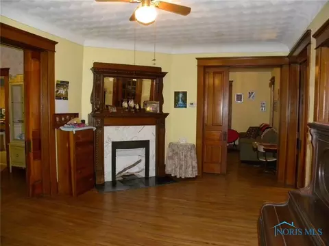 413 E Park St, Wauseon, OH 43567 photo 1