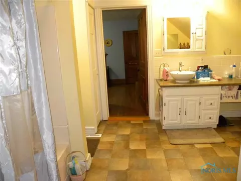 413 E Park St, Wauseon, OH 43567 photo 7