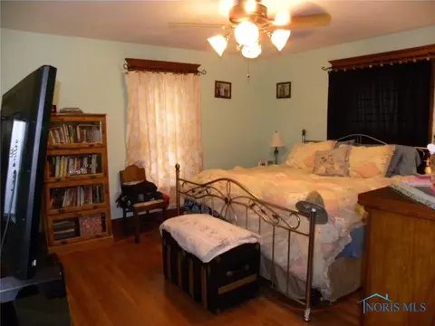 413 E Park St, Wauseon, OH 43567 photo 4