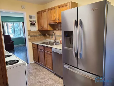 1045 Scott St, Maumee, OH 43537 photo 10