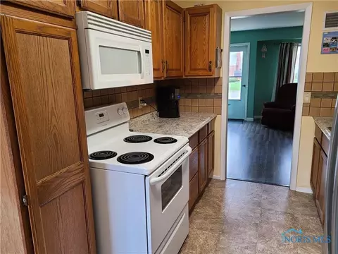 1045 Scott St, Maumee, OH 43537 photo 11