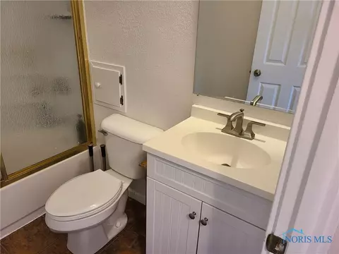 1045 Scott St, Maumee, OH 43537 photo 12