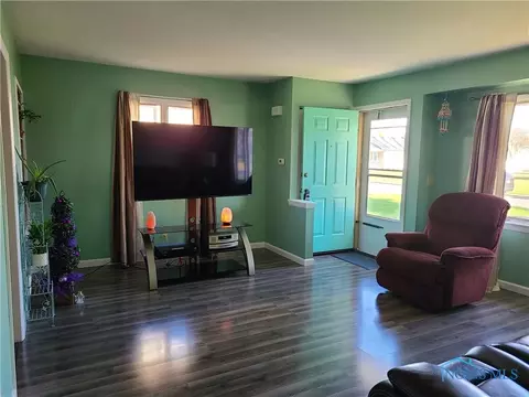 1045 Scott St, Maumee, OH 43537 photo 4