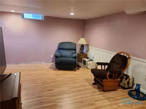 1045 Scott St, Maumee, OH 43537 photo 15