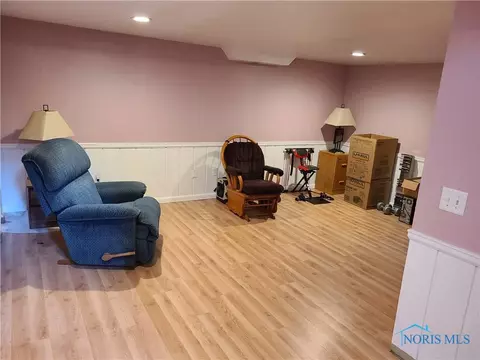 1045 Scott St, Maumee, OH 43537 photo 14