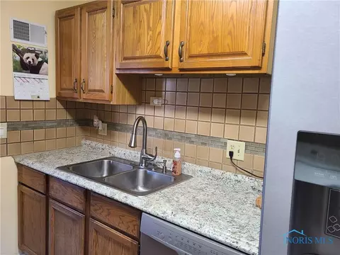 1045 Scott St, Maumee, OH 43537 photo 7