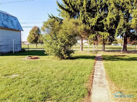 209 E Catherine St, West Unity, OH 43570 photo 8