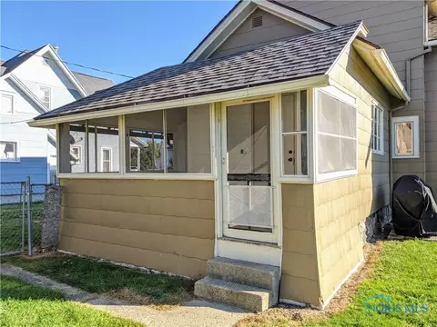 209 E Catherine St, West Unity, OH 43570 photo 5