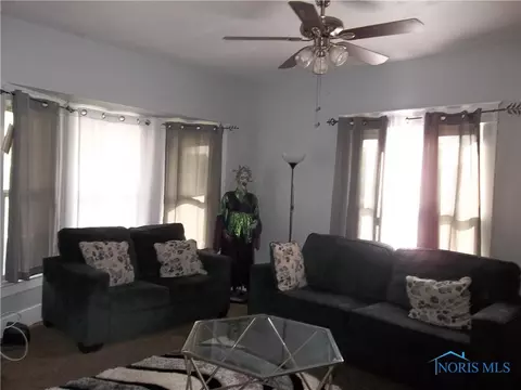 301 E Union St, Walbridge, OH 43465 photo 10