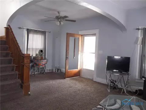 301 E Union St, Walbridge, OH 43465 photo 11