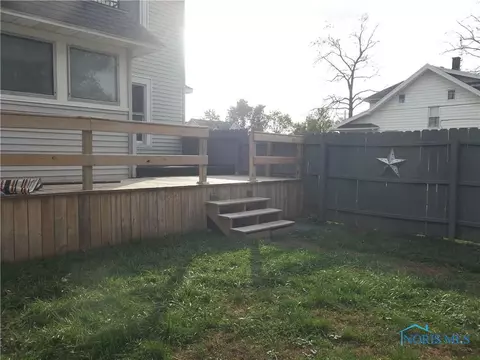 301 E Union St, Walbridge, OH 43465 photo 5
