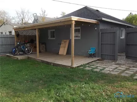 301 E Union St, Walbridge, OH 43465 photo 8