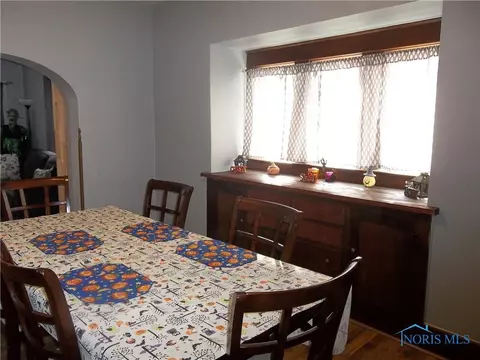 301 E Union St, Walbridge, OH 43465 photo 13