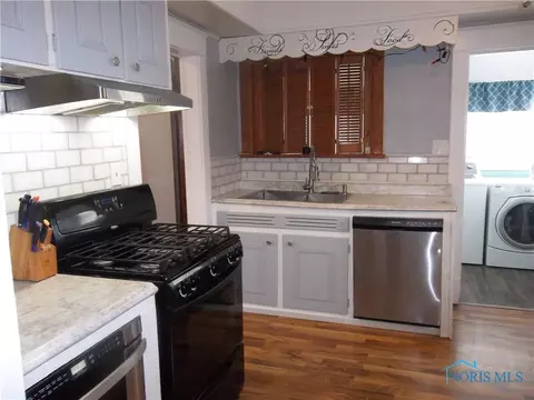 301 E Union St, Walbridge, OH 43465 photo 18
