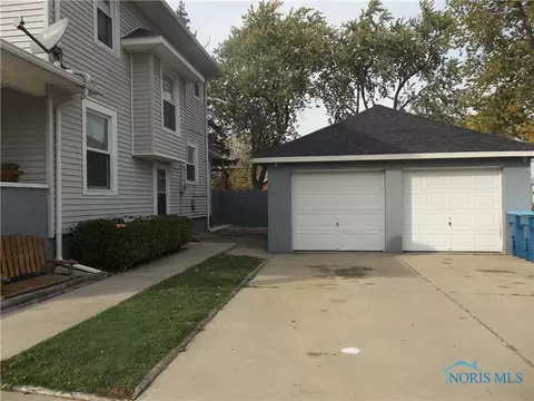 301 E Union St, Walbridge, OH 43465 photo 3