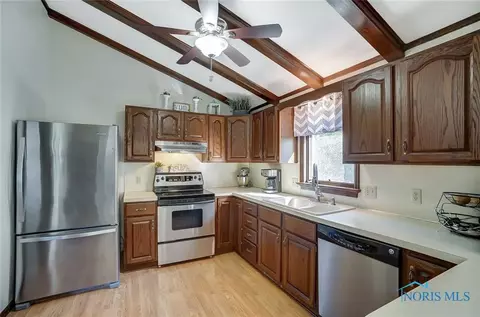2220 Mapletree Dr, Maumee, OH 43537 photo 8