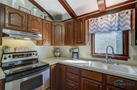 2220 Mapletree Dr, Maumee, OH 43537 photo 10