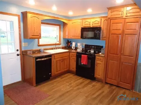 613 E Main St, Leipsic, OH 45856 photo 3
