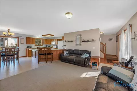5794 Bermuda Dr, Walbridge, OH 43465 photo 8