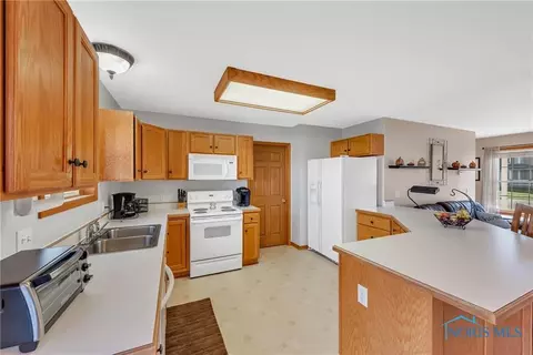 5794 Bermuda Dr, Walbridge, OH 43465 photo 13