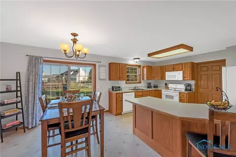 5794 Bermuda Dr, Walbridge, OH 43465 photo 10