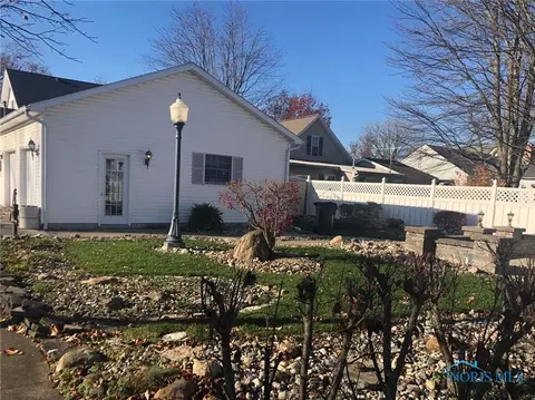 141 Elm St, Deshler, OH 43516 photo 5