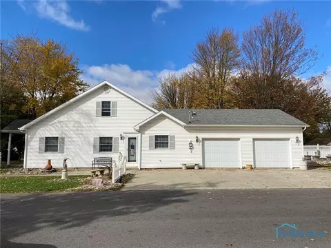 141 Elm St, Deshler, OH 43516 photo 2