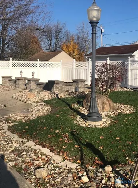 141 Elm St, Deshler, OH 43516 photo 4